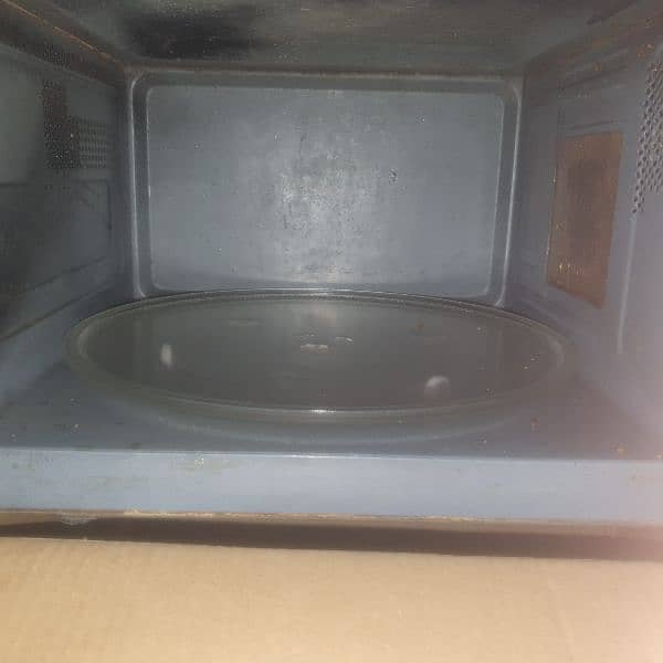 Best microwave only 1 year used 25 kg space 1