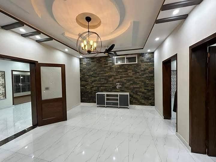 1 kanal upper portion available for rent in Velencia housing society Lahore 7