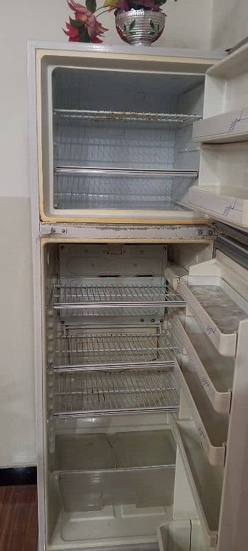 Dawlance Refrigerator medium size 3