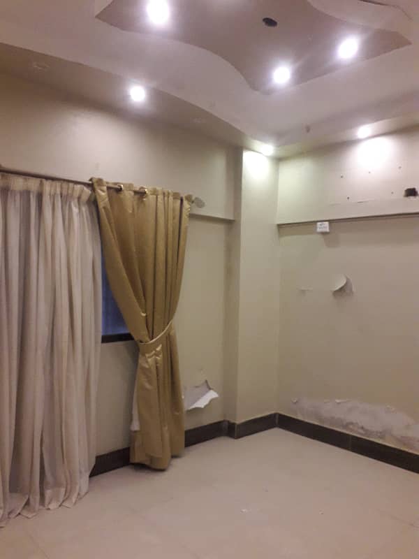 three bed dd leased apartment for sale in johar 5