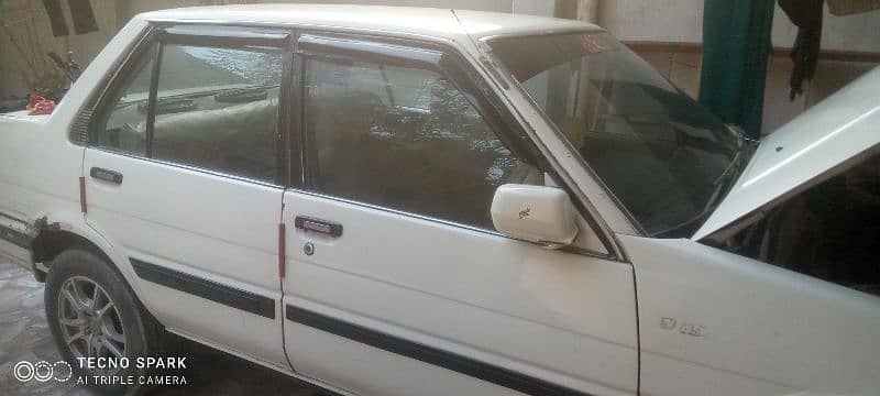 Toyota corolla gl saloon 1986 model total genuine  call 03280605356 6