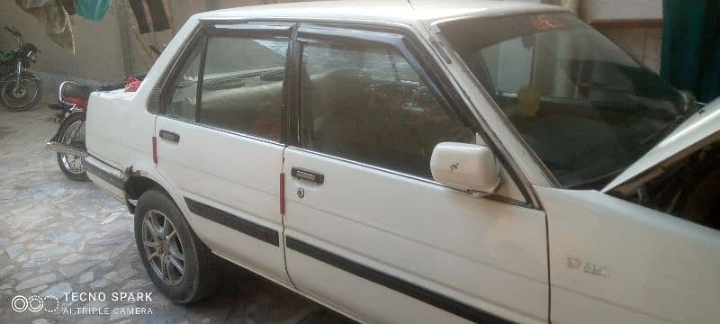 Toyota corolla gl saloon 1986 model total genuine  call 03280605356 11