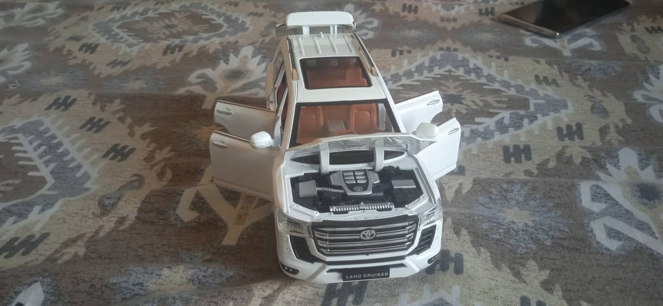 Land cruiser model 0