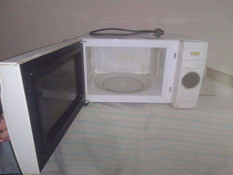 LG Microwave Oven with Toaster 2