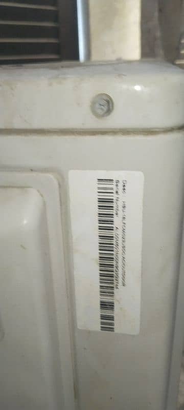 voltas 1.5 ton AC DC in good condition 4