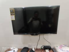 Samsung LCD "32 INCH,, WITH ANDROID BOX