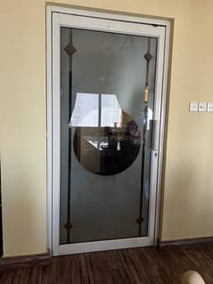 Glass door separator