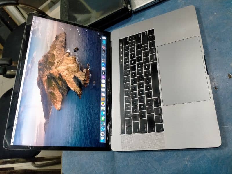 AA Teno Moj Krawa Apple MacBook Pro 2017 15" 1