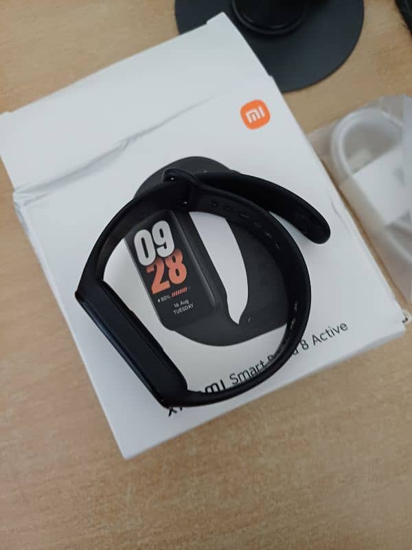 Xiaomi Smart Band 8 Active 4