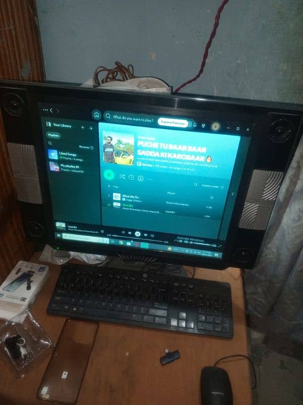 LCD  Haa PC Ky liya b use hoskti haa cable b use karskty haan 0