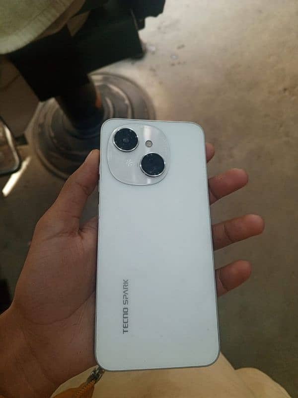 Tecno Spark Go One 3