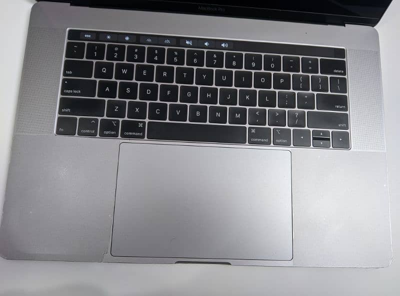 2018 MacBook pro 15.4 inch 16/500GB 1