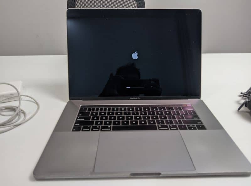 2018 MacBook pro 15.4 inch 16/500GB 2