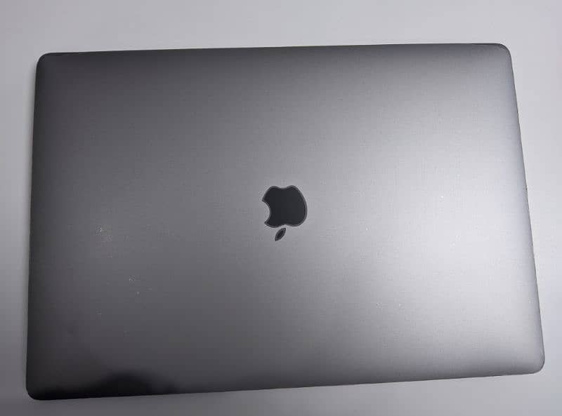 2018 MacBook pro 15.4 inch 16/500GB 3