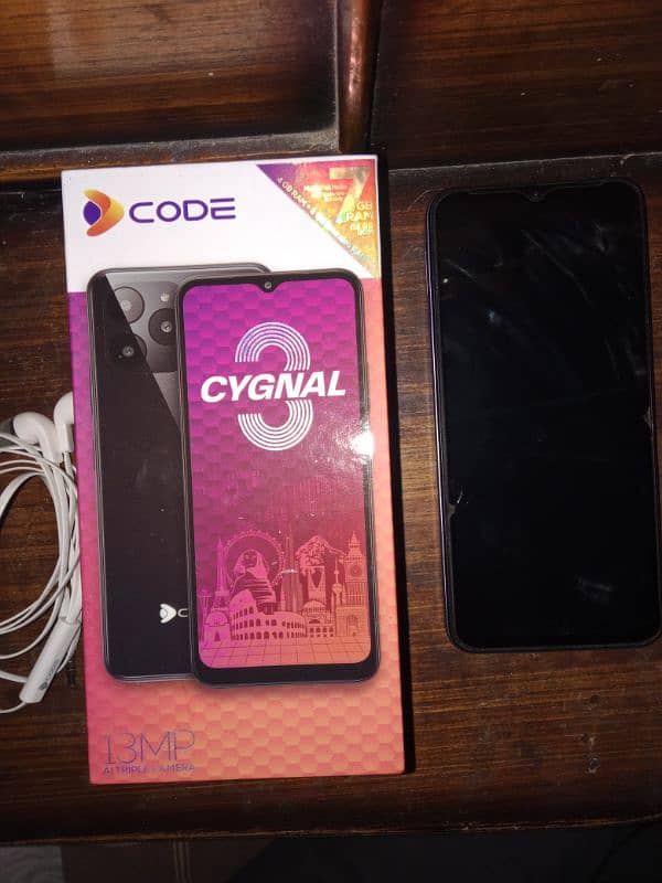 Cygnal 3 mobile phone - 4GB RAM, 64 GB storage add box+charger+handfre 9