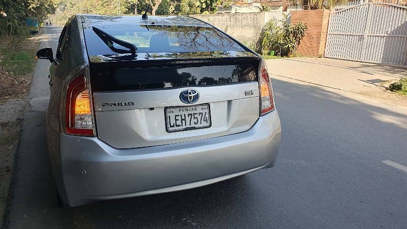 Toyota Prius 2013 4