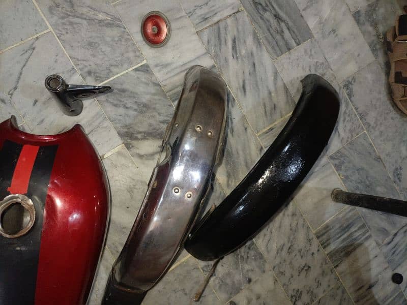 I am selling for bike spare part fuel tank mudguard horan 3