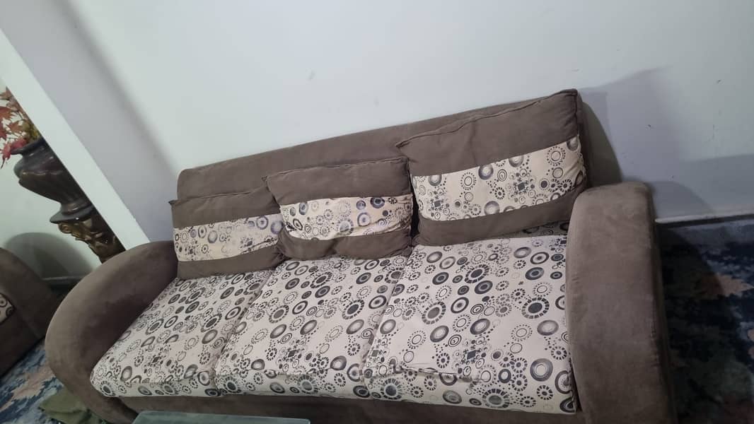 Slightly used Sofa Set with side and main tables 5