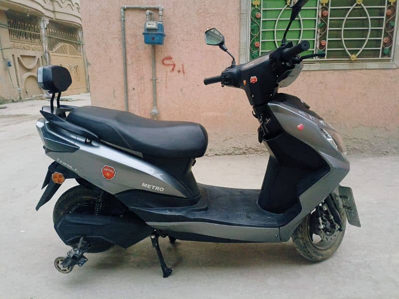 Metro thrill Electric scooty 1