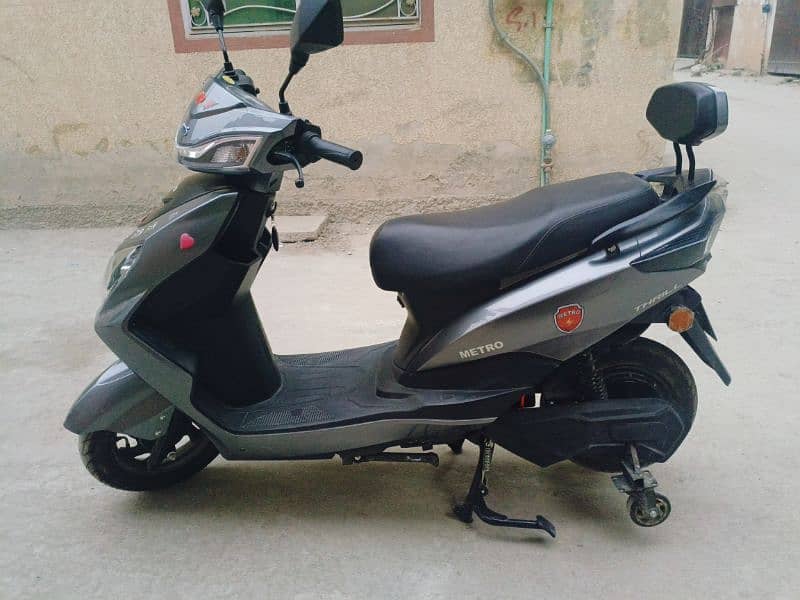 Metro thrill Electric scooty 2