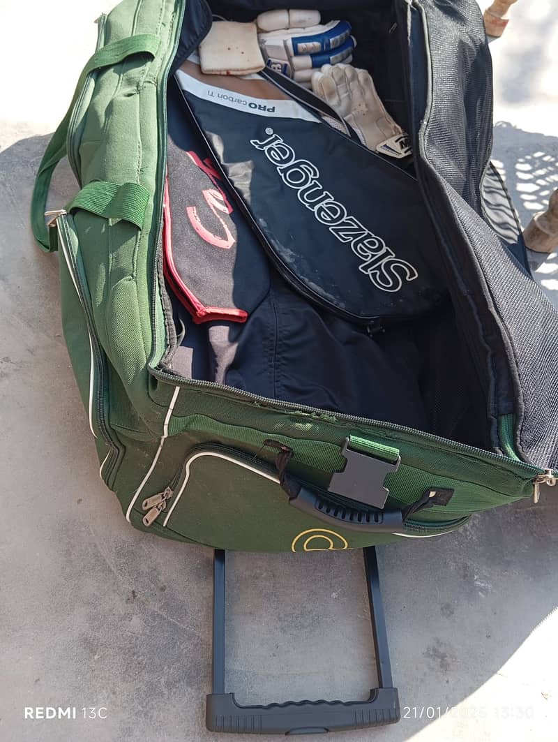 Cricket kit bag + Gloves 2