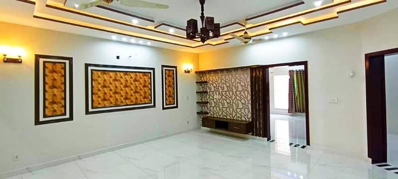 10 Marla House For Rent In Bahria Town Lahore. 11