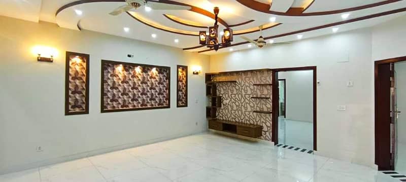 10 Marla House For Rent In Bahria Town Lahore. 13