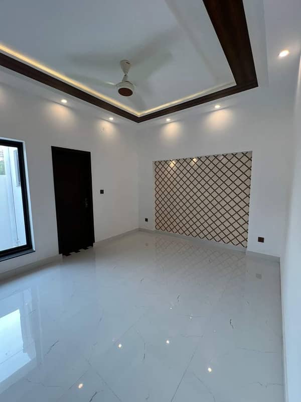 10 Marla House For Rent In Bahria Town Lahore. 20