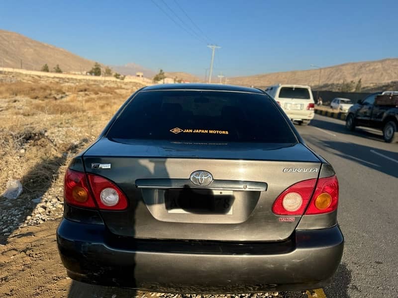 Toyota SE saloon 2004 4