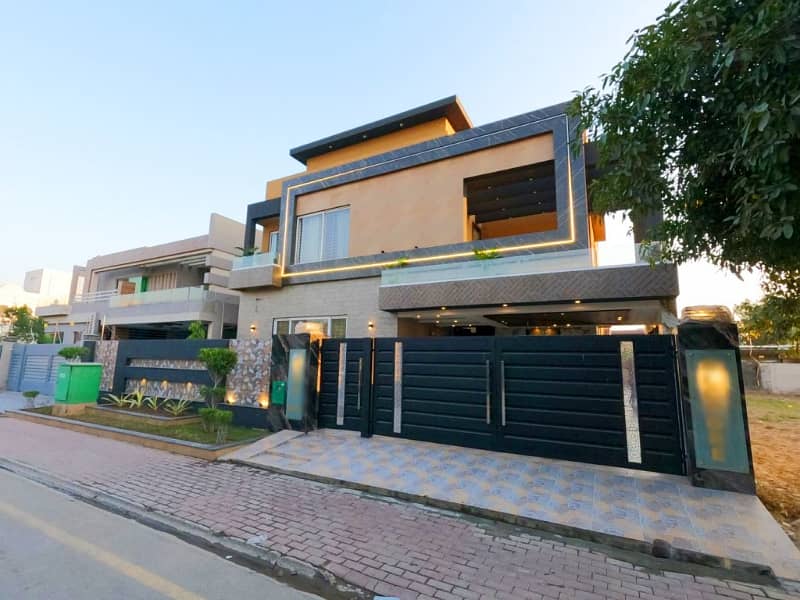 Ideally Located House Of 1 Kanal Is Available For sale In Lahore 4