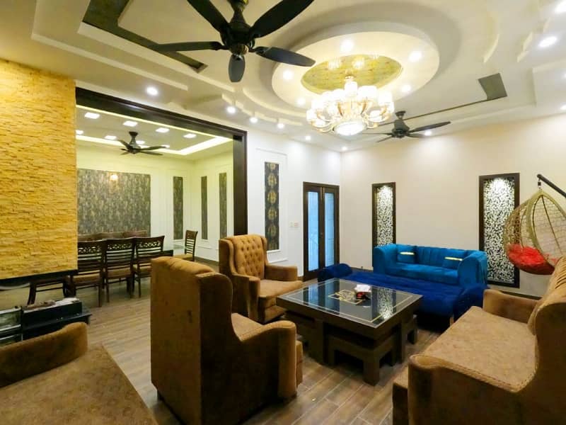 Ideally Located House Of 1 Kanal Is Available For sale In Lahore 7