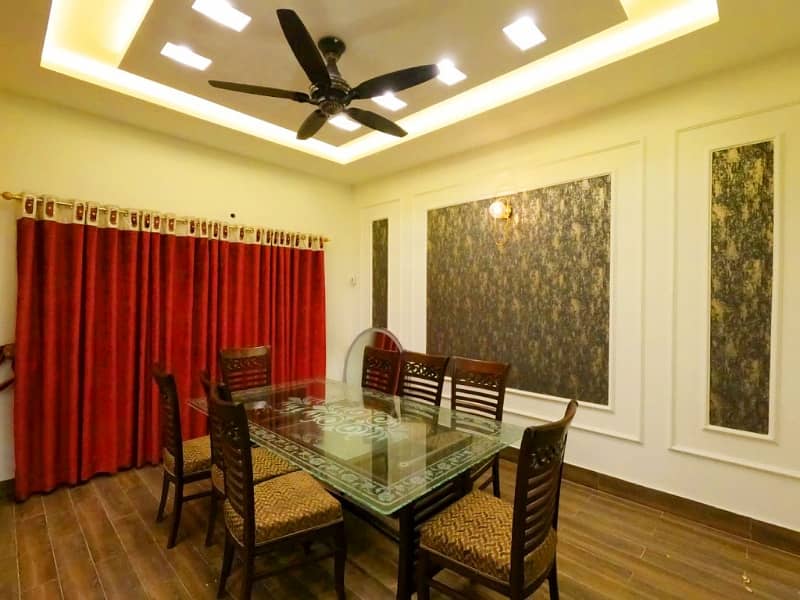 Ideally Located House Of 1 Kanal Is Available For sale In Lahore 8