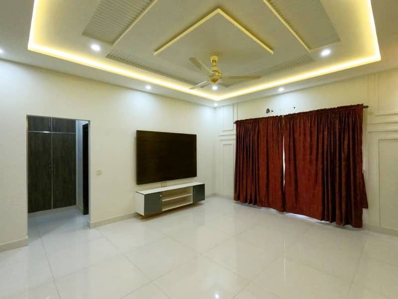 Ideally Located House Of 1 Kanal Is Available For sale In Lahore 33