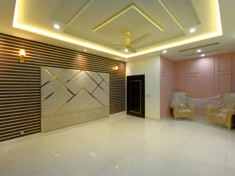 Ideally Located House Of 1 Kanal Is Available For sale In Lahore 34