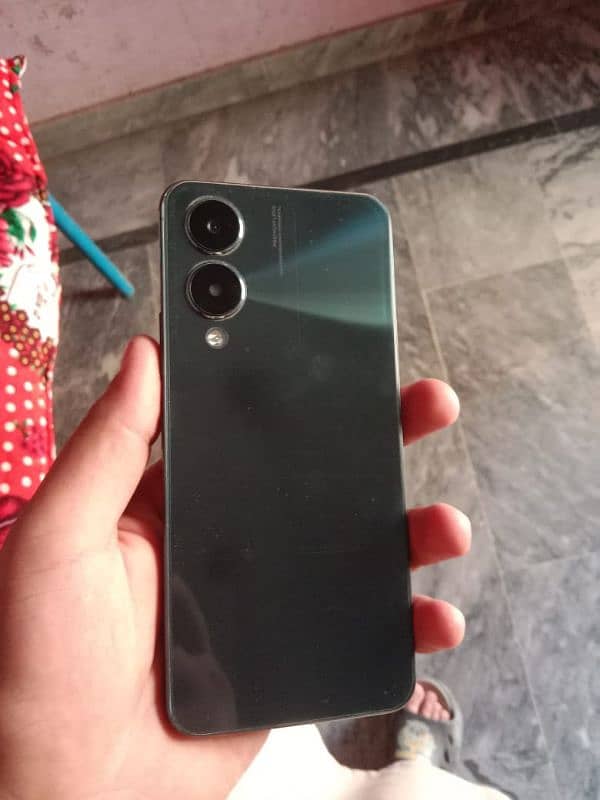 Vivo y17s one hand use 3