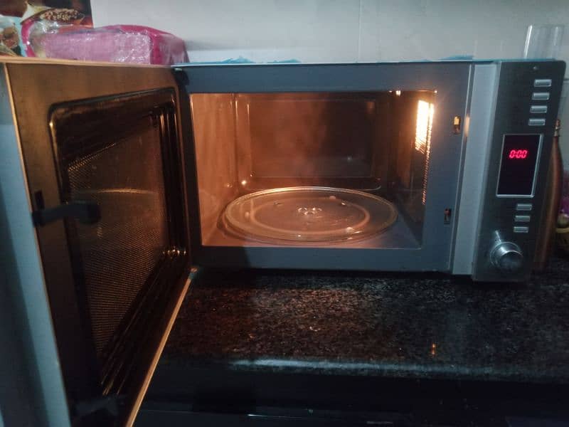 Microwave oven 1