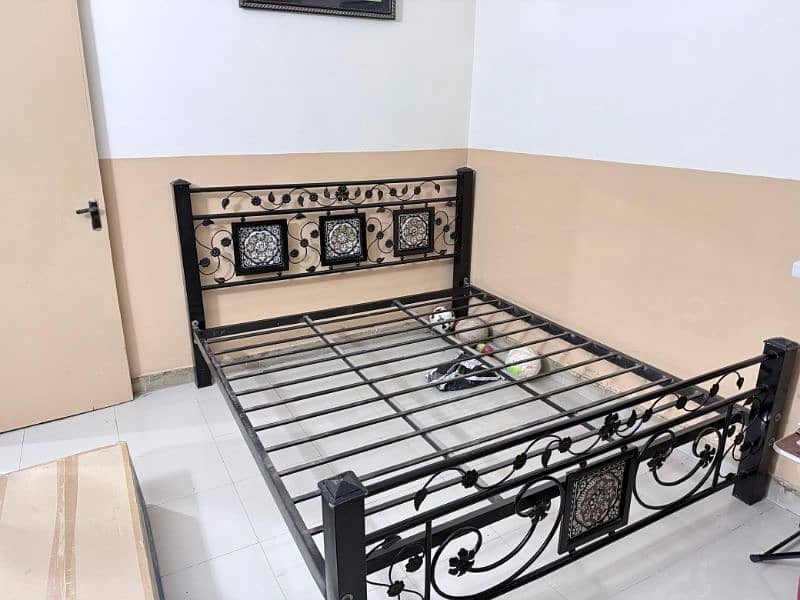 Iron Bed 0