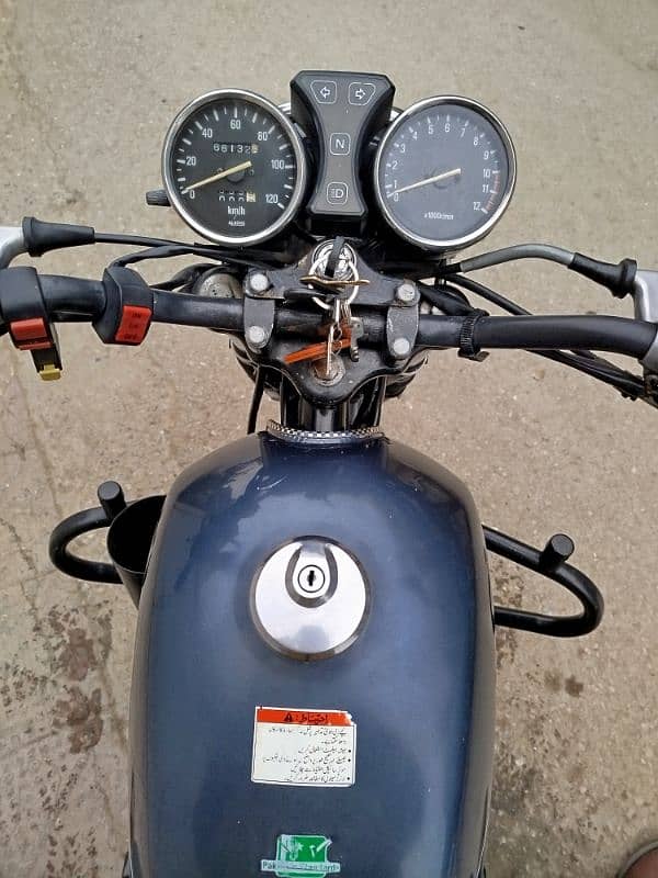 Suzuki GS 150 2