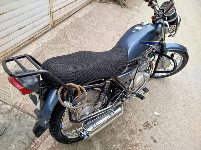 Suzuki GS 150 3