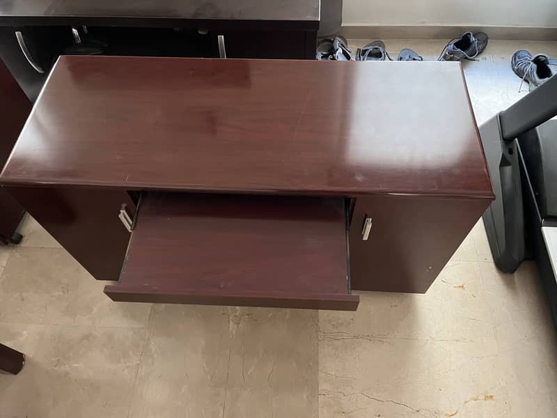 Executive Office Desk Set With Three Chairs 6