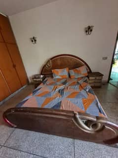 Bed set with dressing sofa for sale