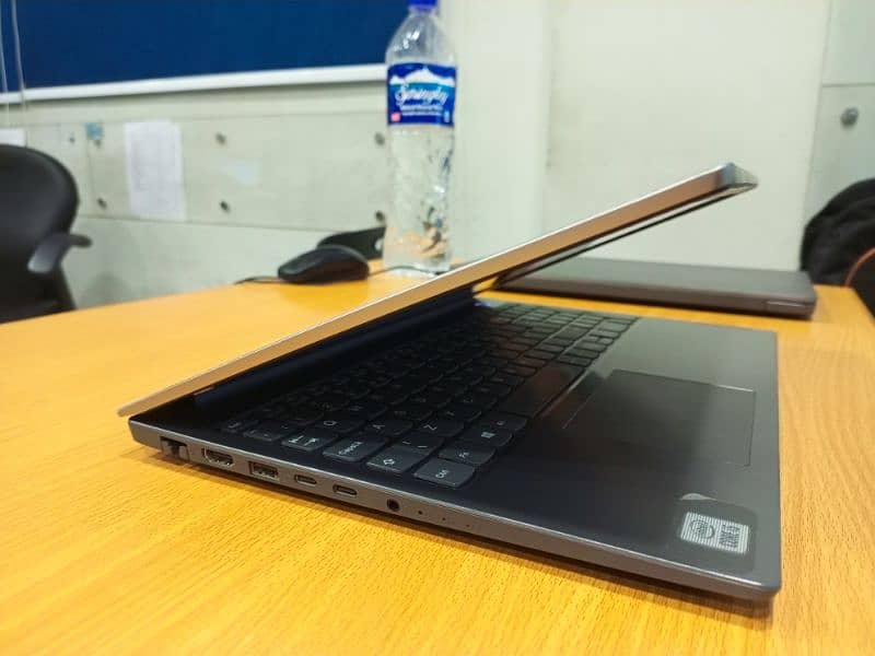 Lenovo ThinkBook 15-IIL 4