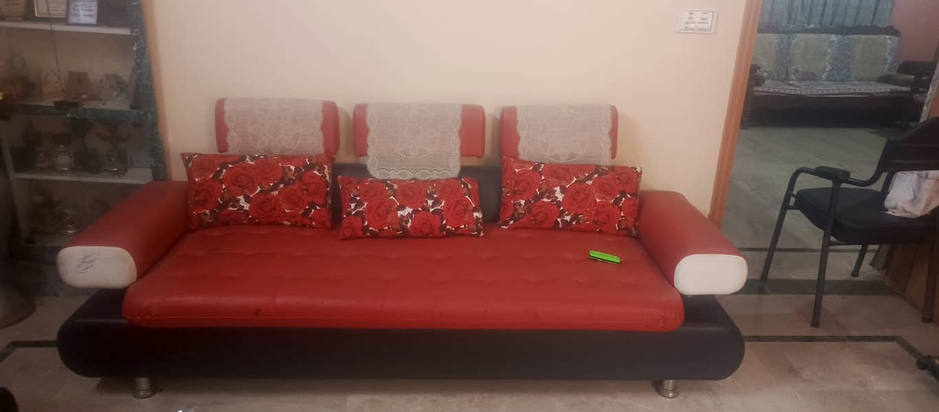 Sofa set with table and vase 1