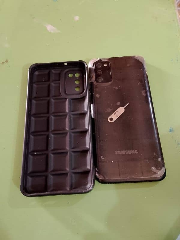 Samsung A03s Okay Conudition  Black Colour  and Cover Free Price 25000 6