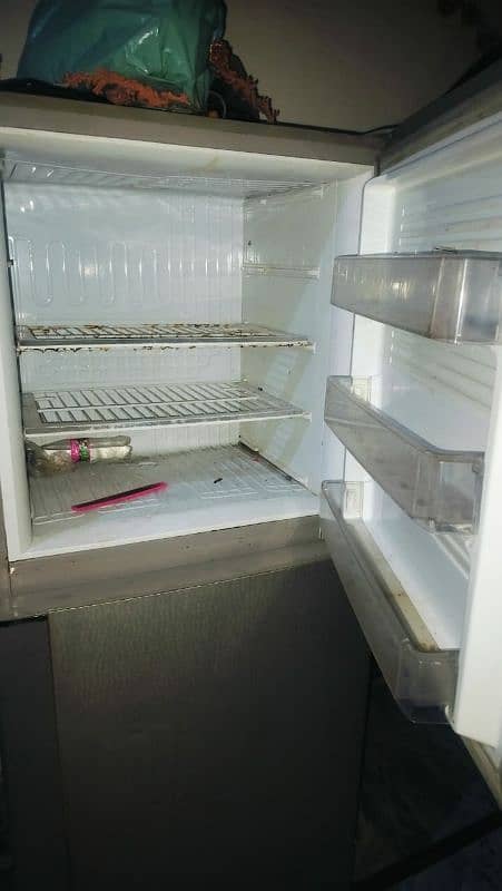 PEL FRIDGE SEL GUS NAHI HAI BAKI ON HAI COMPRESSOR OK HAI 5