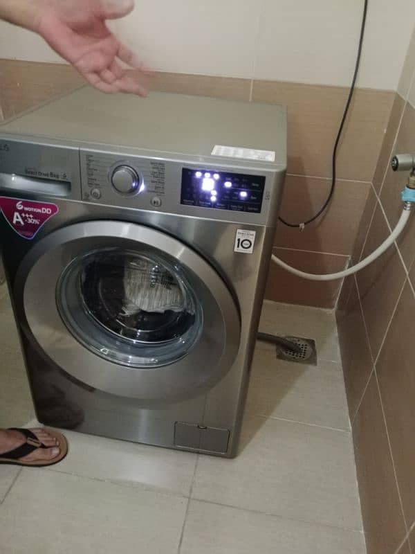 LG washing and dryer machine 8 kg 2