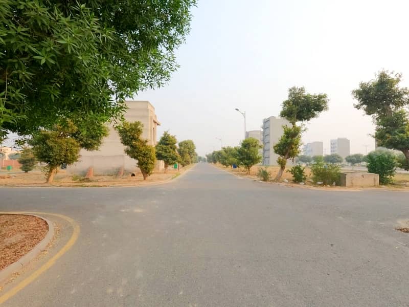 1 Bedroom Apartment for Sale - Park Facing & Corner Unit, Ready to Move In - Phase 2, New Lahore City 3