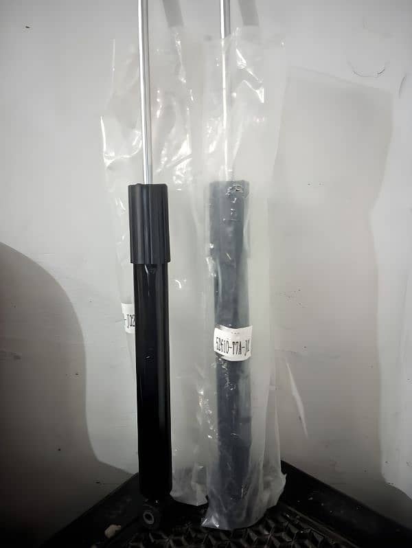 Honda Vezel rear shocks pair 0