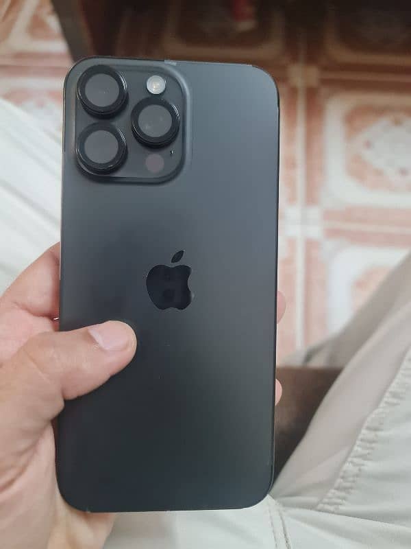 Iphone 15 pro max black titanium (JV) 2