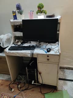 Computer table